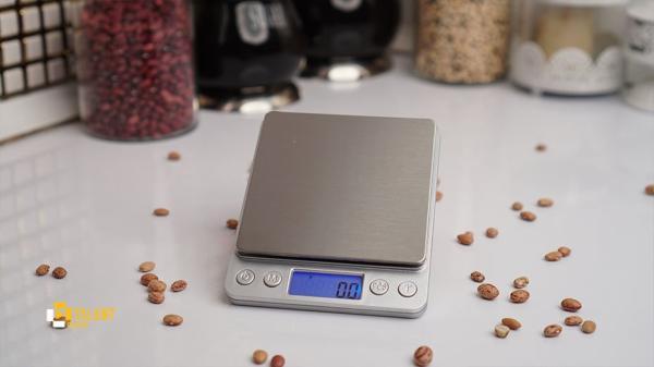 بررسی ترازو دیجیتال مدل I، 2000؛ با قابلیت وزن کشی تا 2 کیلوگرم آنالیز ترازو دیجیتال مدل I، 2000؛ با قابلیت وزن کشی تا 2 کیلوگرم